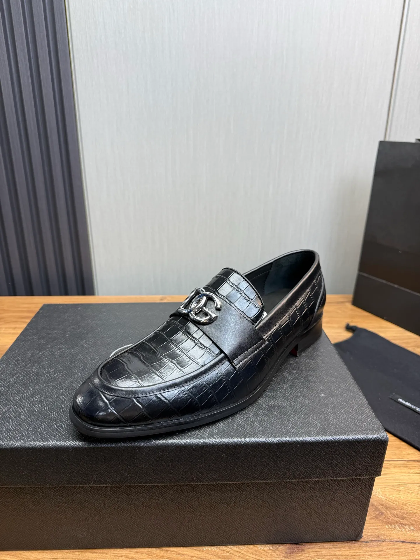 Factory price 520💰 Dolce&G .DG men's loafers👞 Classic and fashionable style, embellished with personalized DG logo. Imported cowhide, open-edge beaded cowhide, cowhide lining, original non-slip and wear-resistant outsole Size: 39-44 (customized at 38.45)
